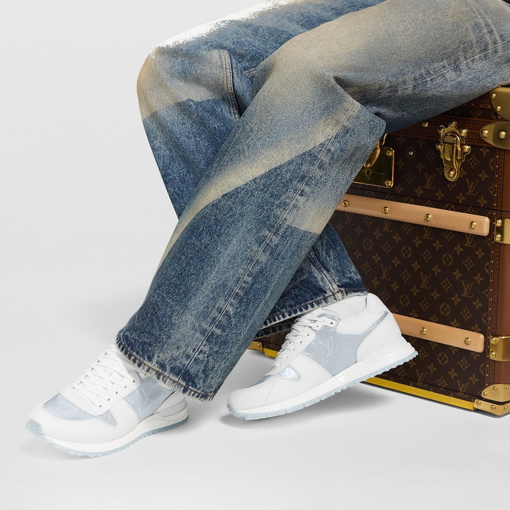 Sneaker Run Away - #7