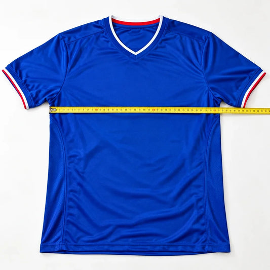 Illustration éditoriale : Guide des tailles maillot de foot : adulte, enfant, joueur ou supporter