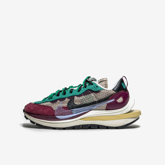 Nike Vaporwaffle sacai Villain Red Neptune Green
