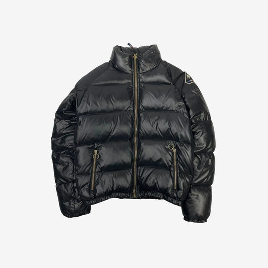 Doudoune Pyrenex noire : col montant et matelassage noir brillant