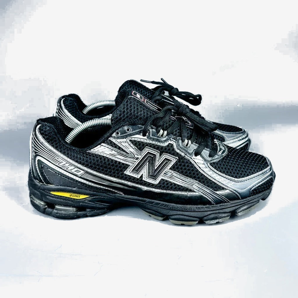 New Balance 740 BLACK