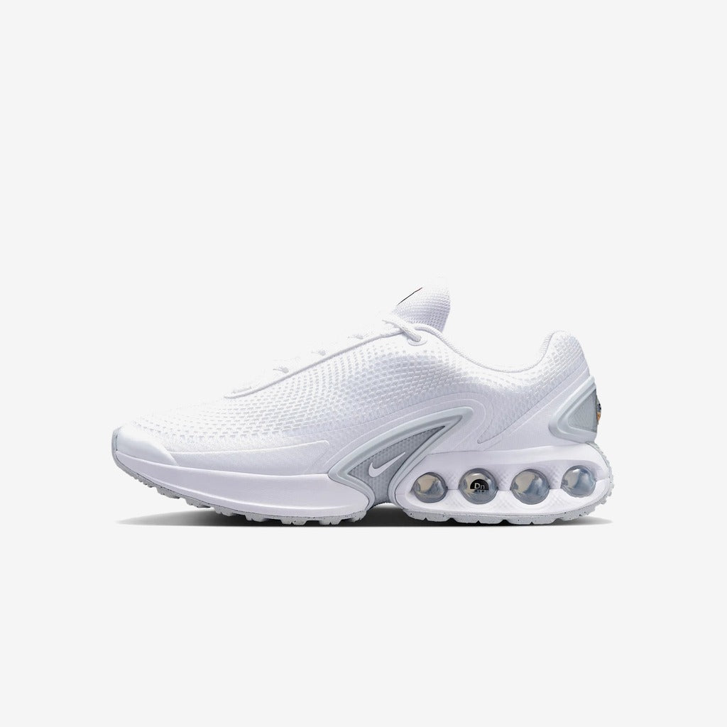 Nike Air Max DN blanche à détails gris clair, vue de profil