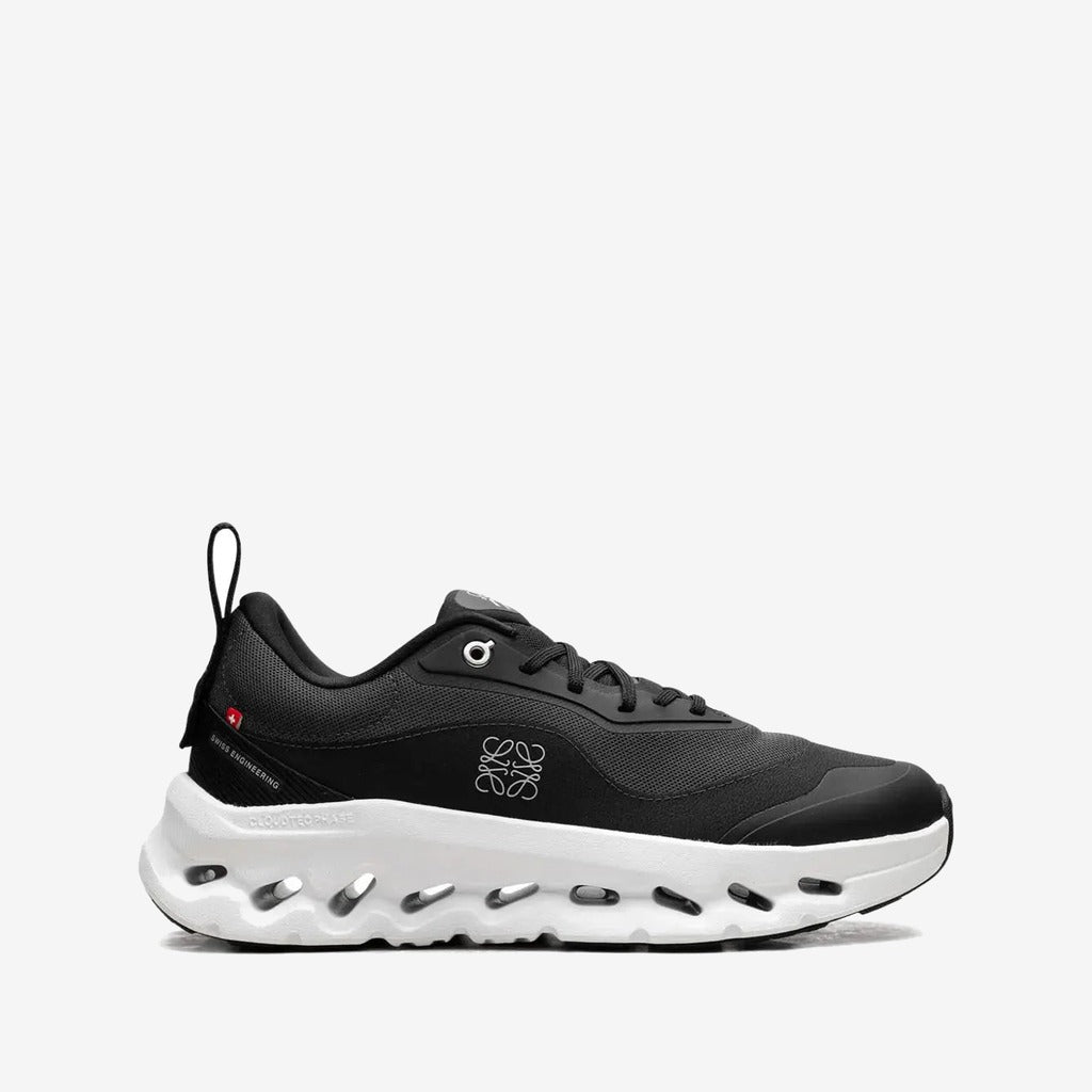 On Cloud × Loewe — Cloudtilt Noir et Blanc — On Running
