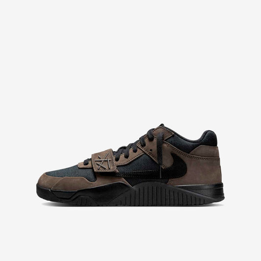 Jordan Jumpman Jack Dark Mocha marron et noire à patte sur l’avant, vue de profil
