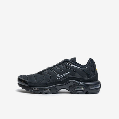 Nike TN Air Max Plus Berlin noire à motif latéral argenté, vue de profil