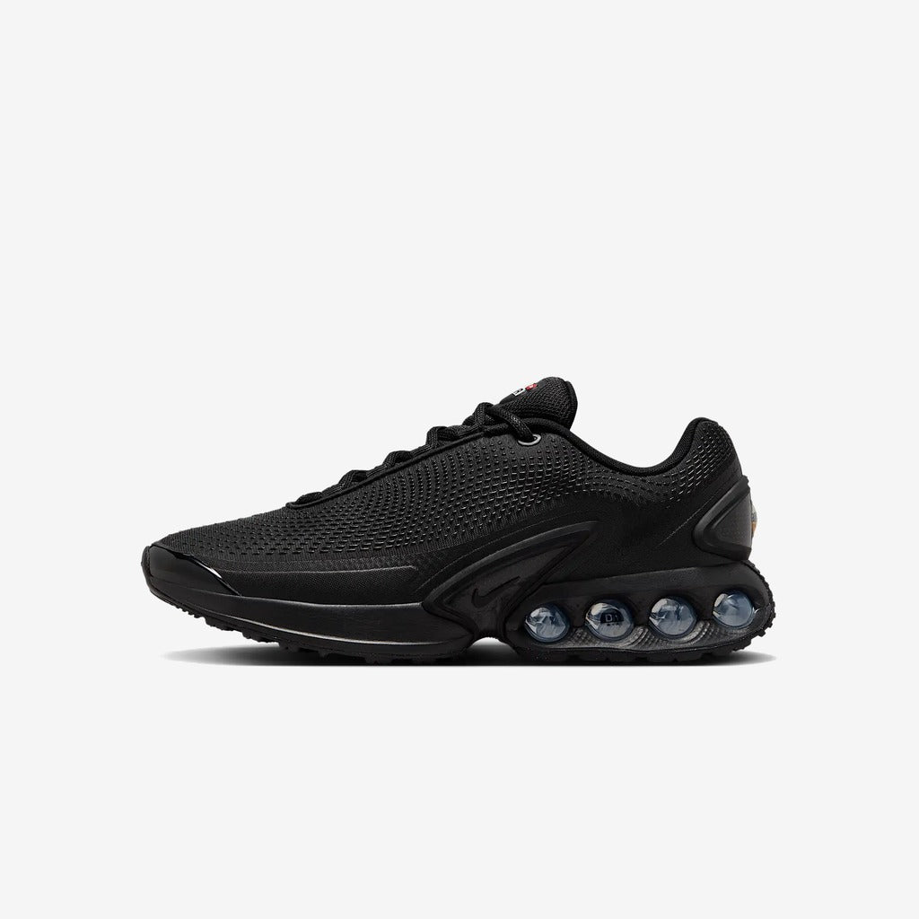 Nike Air Max DN noire avec détails gris au talon, vue de profil