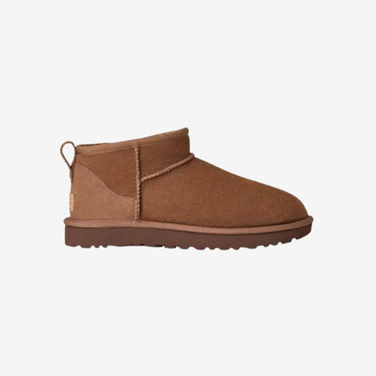 UGG Classic Ultra Mini marron, botte à tige basse avec languette au talon