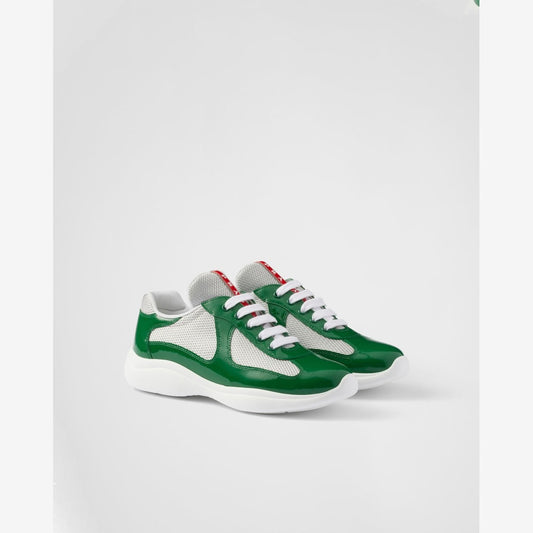 Prada America’s Cup verte et blanche, paire vue de trois-quarts