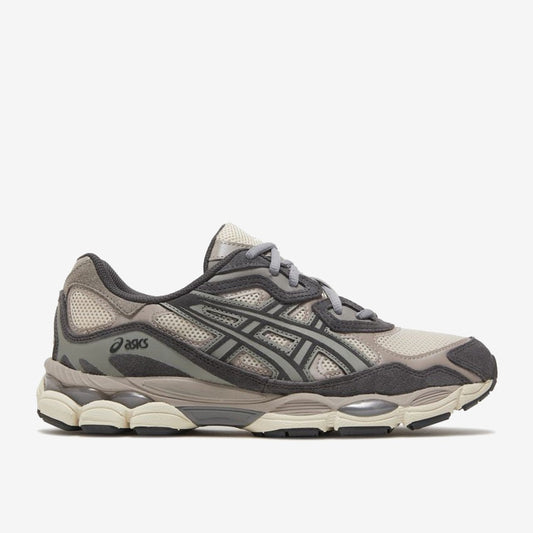 Asics Gel NYC Oatmeal Obsidian Grey beige et gris foncé, vue de profil