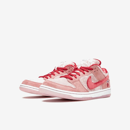 Nike SB Dunk Low StrangeLove Skateboards (Regular Box)