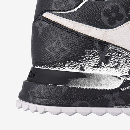 Sneaker Run Away - #1