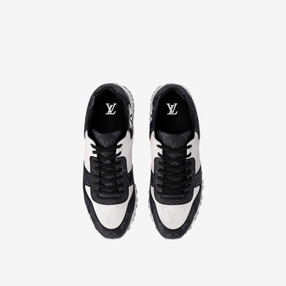 Sneaker Run Away - #1