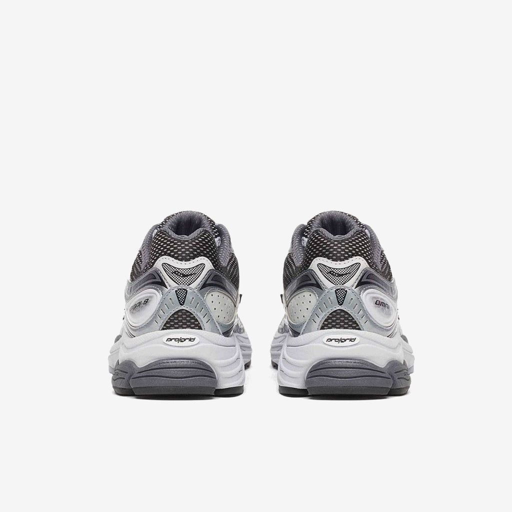 Saucony ProGrid Omni 9 Microchip
