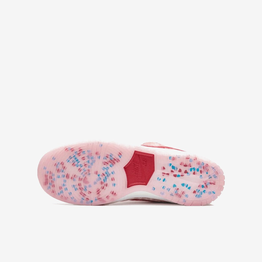 Nike SB Dunk Low StrangeLove Skateboards (Regular Box)