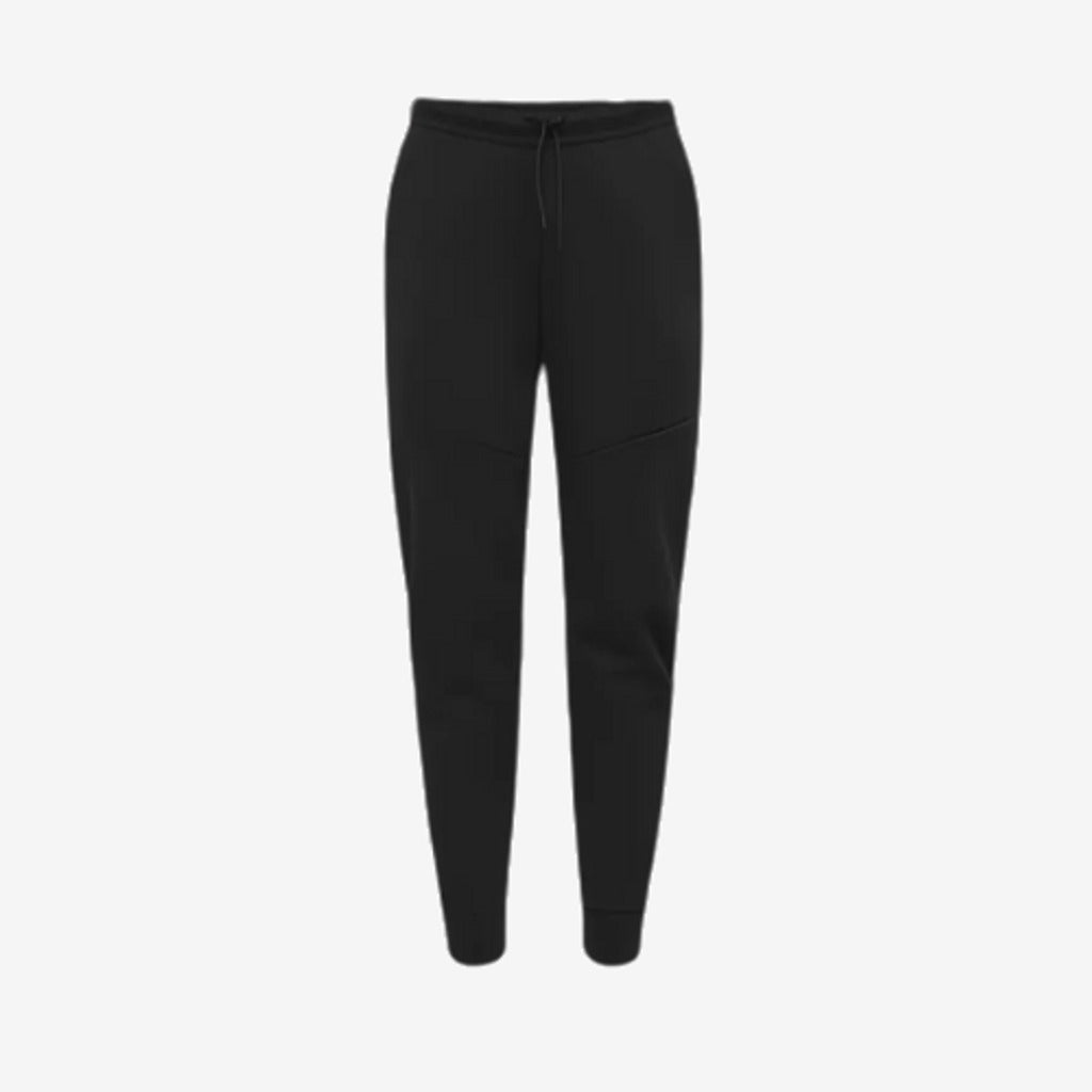 Outfit Tech Fleece Black + Casquette Offerte