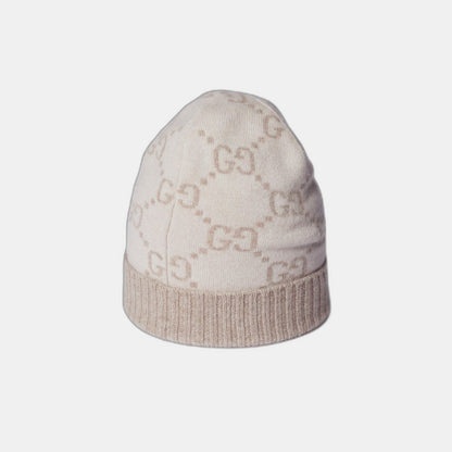 Bonnet écharpe Gucci GG blanc et beige : motifs gg blanc cassé et beige, vue du bonnet