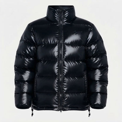 Doudoune Nike NOCTA noire : matelassage noir brillant et col montant