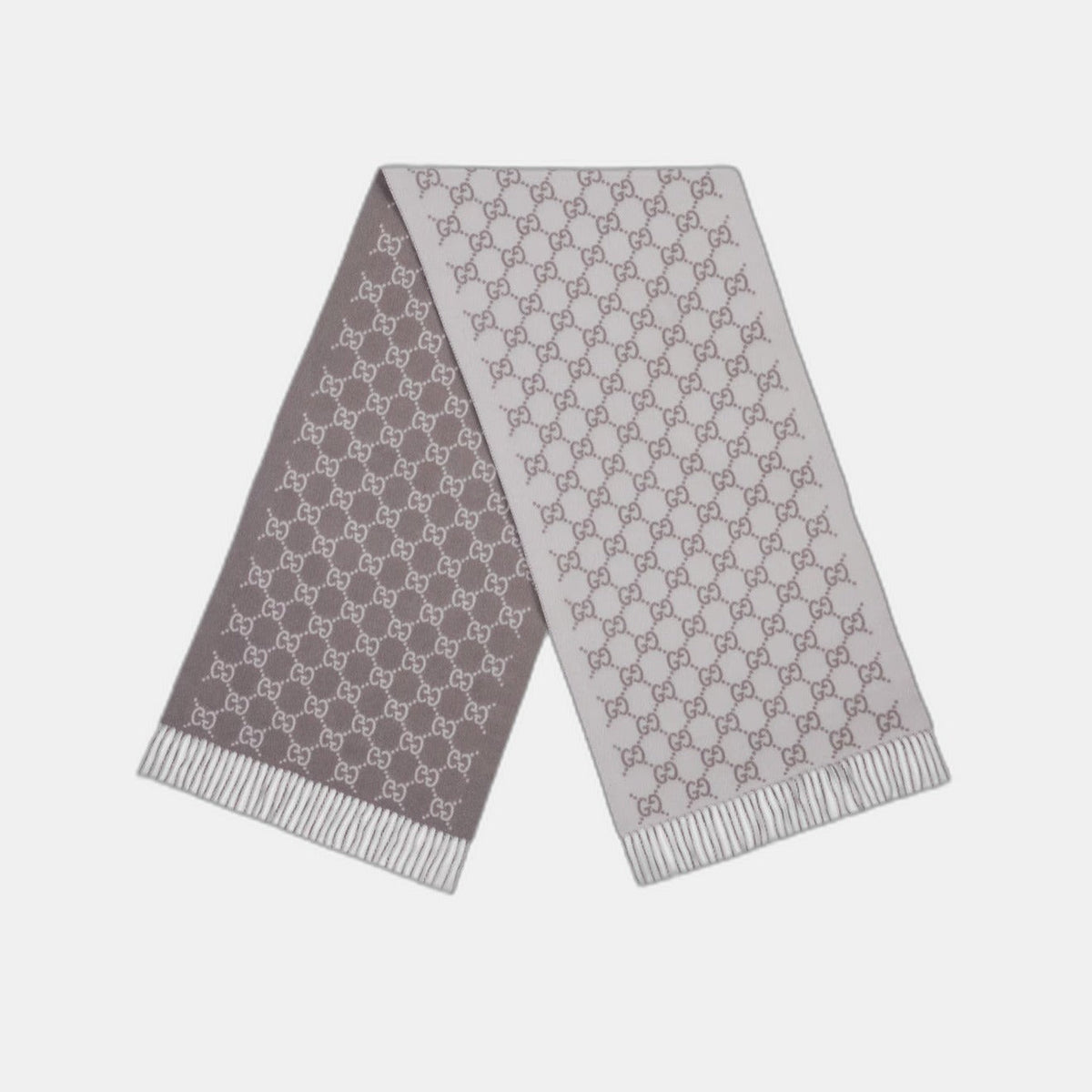 Bonnet écharpe Gucci GG ivoire et gris : motifs gg ivoire et gris, écharpe à franges, vue du bonnet