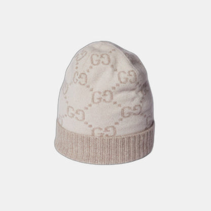 Bonnet écharpe Gucci GG blanc et beige : motifs gg blanc cassé et beige, vue du bonnet