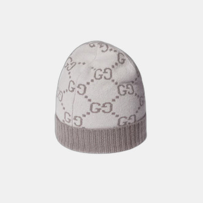Bonnet écharpe Gucci GG ivoire et gris : motifs gg ivoire et gris, écharpe à franges, vue du bonnet