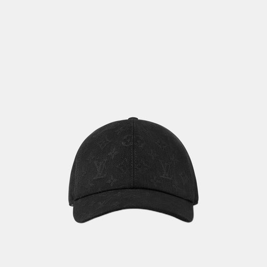 Casquette Louis Vuitton Monogram Essential noire, motifs ton sur ton et visière courbe