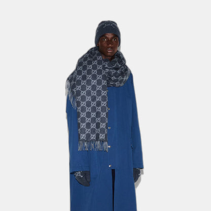 Bonnet écharpe Gucci GG bleu : motifs gg marine et bleu clair, vue du bonnet