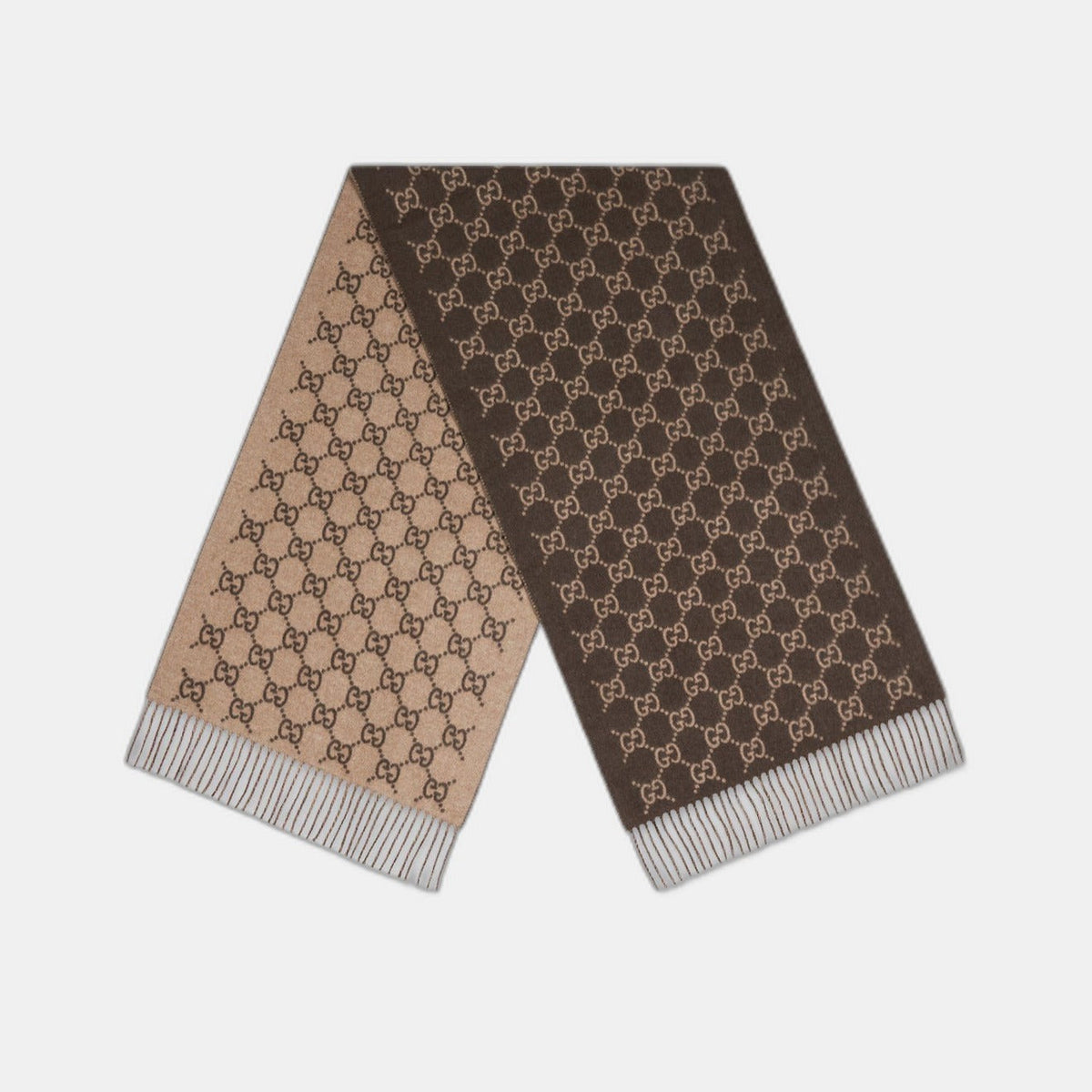 Bonnet écharpe Gucci GG marron et beige : motifs gg marron et beige, écharpe à franges, vue du bonnet