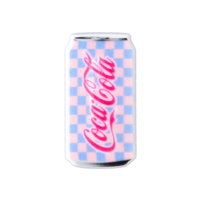 Pin's canette Coca-Cola imprimé damier bleu et rose pastel pour Crocs 