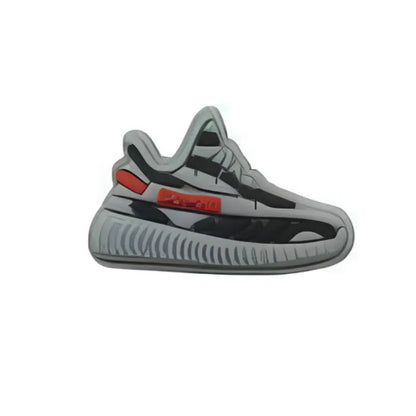Pin's sneaker runner grise pour Crocs - Accessoire mode streetwear ClogsAddict